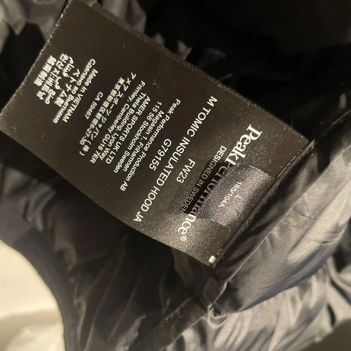 Svart dunjacka från Peak Performance - 92