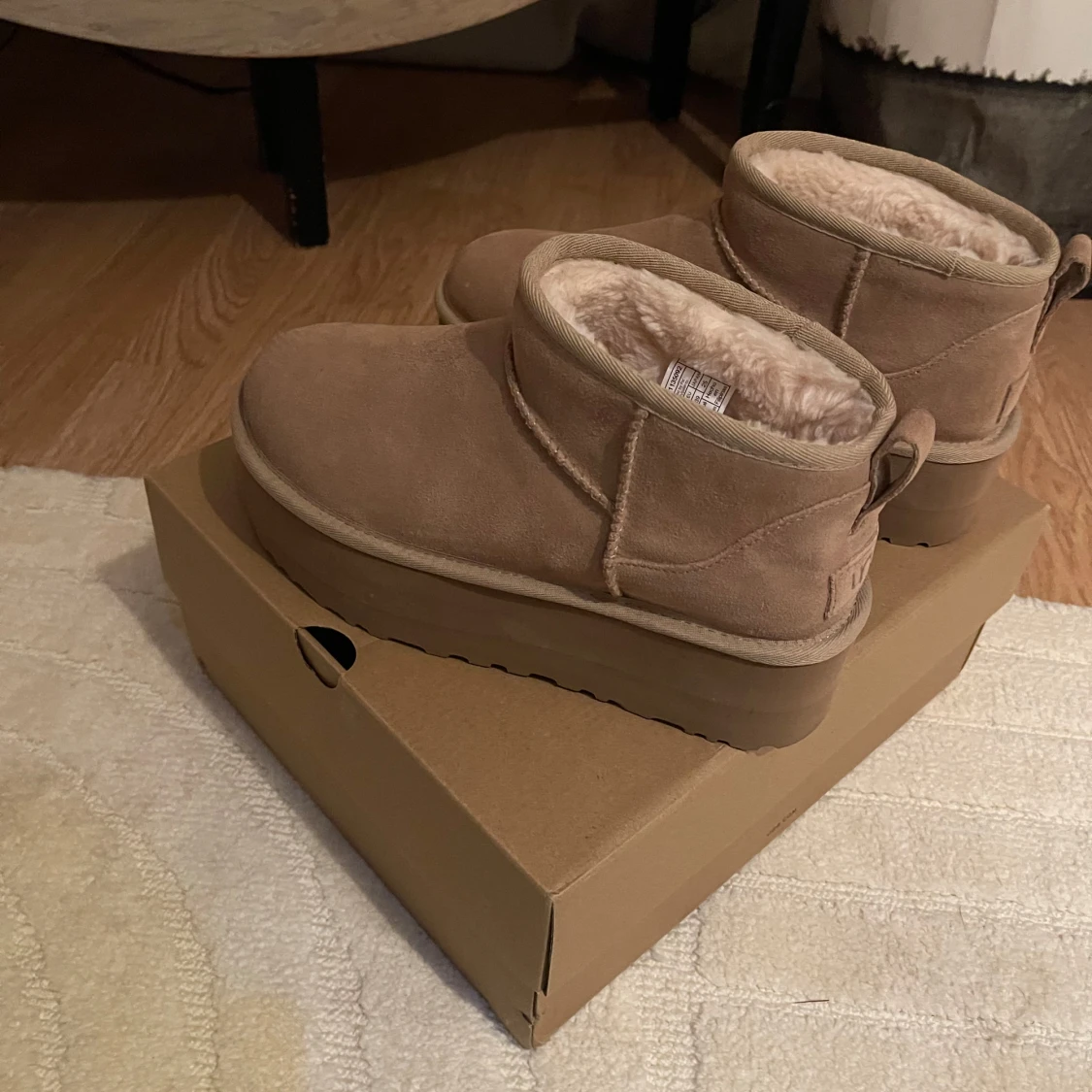 Beige UGG platform - 91