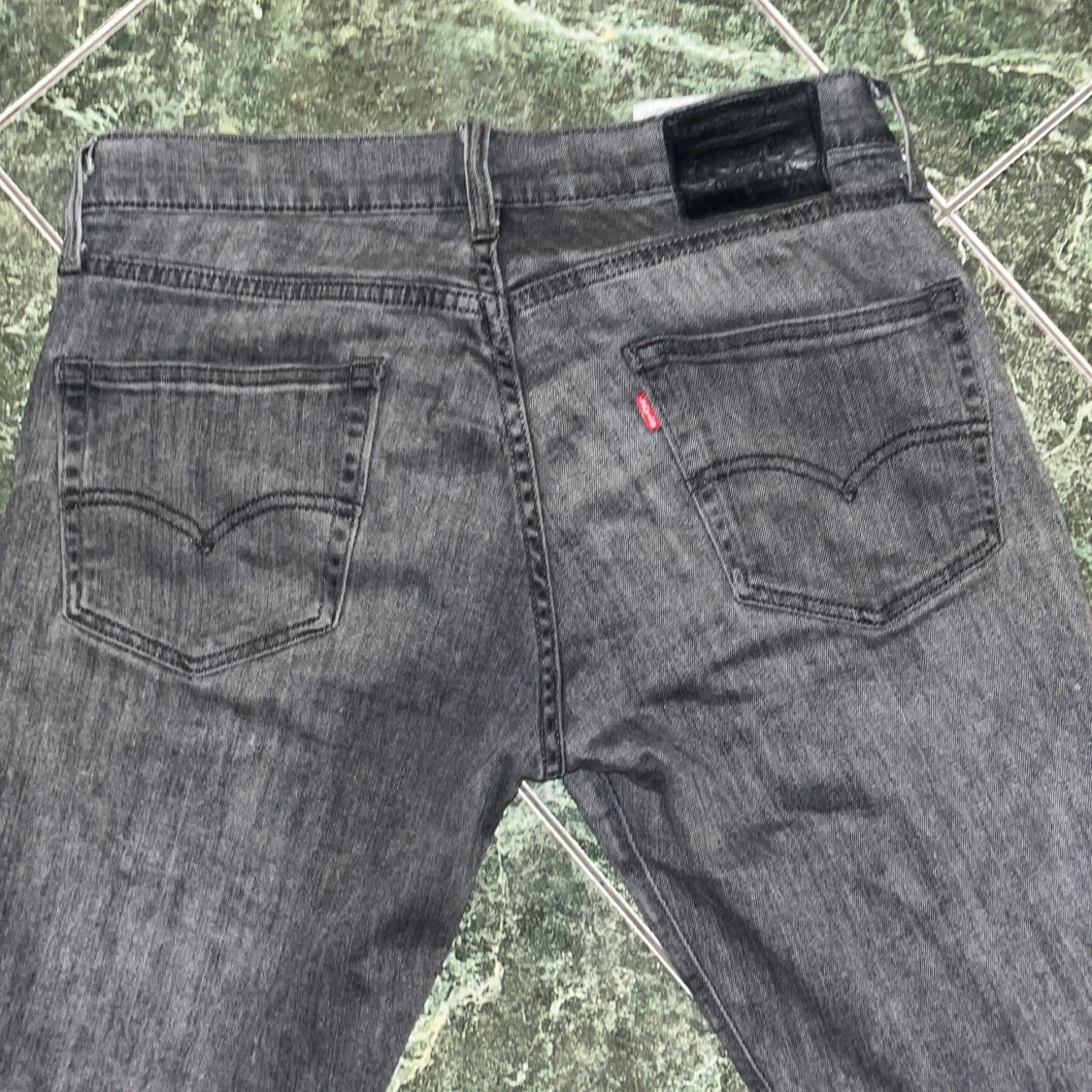 Mörk grå Levis - 2