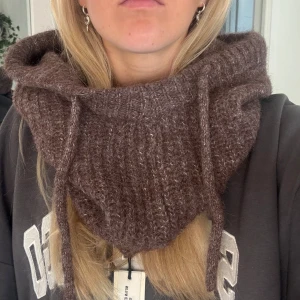 Brun balaklava - Så snygg och eftertraktad brun balaklava med prislappen kvar❣️otroligt mysigt och skönt material