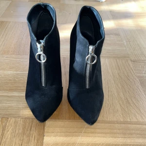 Klack skor - Klackskor i storlek 36