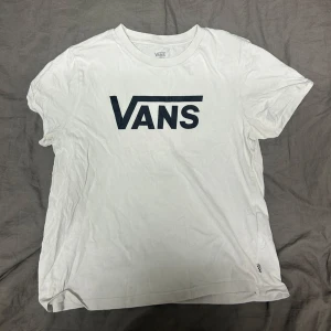 Vans t-shirt - Vans t-shirt i junior storlek men sitter som en xs/s