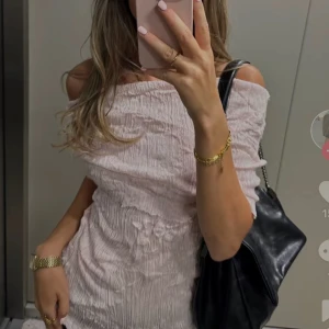 Zara topp - Säljer en helt oanvönd topp från zara. Prislapp på☺️