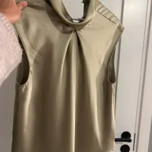 Satin blus från zara, nypris 399kr