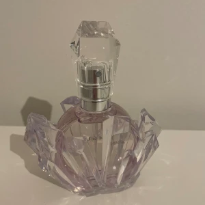 Ariana grande parfym R.E.M - Ariana grande R.E.M. parfym, har endast testad 1-2 gånger