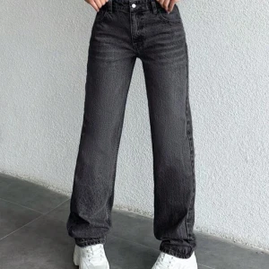 Svarta jeans  - Aldrig använd, endast provat en gång💗väldigt bekväma och bra material