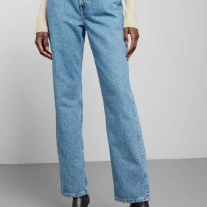 Weekday jeans Row - Jeans från Weekday, modell Row, färg Sky blue. Storlek 29/32
