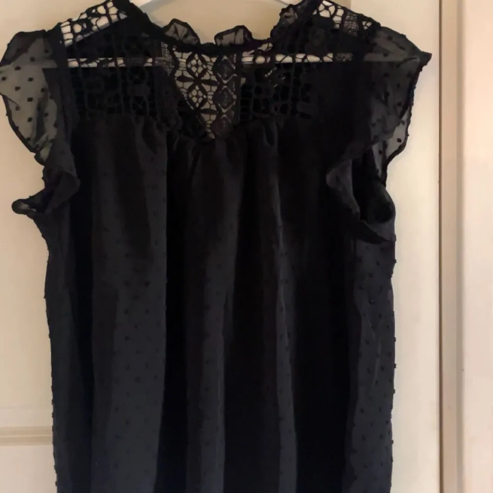 Säljer denna jätte fina och oanvända blus! Storlek S! Passar dock både M och XS. Helt oanvänd och i jätte bra skick. Skriv för frågor och intresse! . Puserot.
