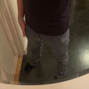 Jacob Cohën Jeans - Säljer nu dessa riktigt feta Jacob Cohen Jeansen. Skicket är 8/10 inte slitna. Riktigt snygg blå/grå färg‼️