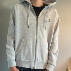 Ralph lauren  - // Ralph lauren zip | väldigt bra skick | st M | hör av er för frågor 👍