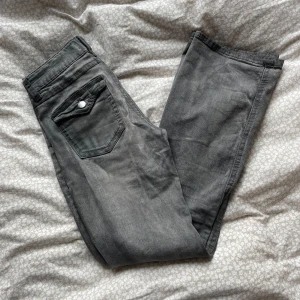 Kule jeans - Grå jeans fra Gina young, men passer fint 36/38. 