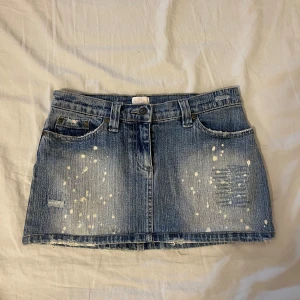 Mini jeans kjol - Midjemått 36cm, längd 26cm. Bra skick ❤️🤗