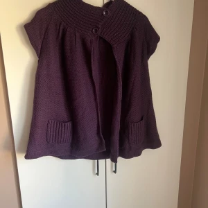 Stickad kofta - Säljer denna stickade kofta, köp gärna med köp nu❤️