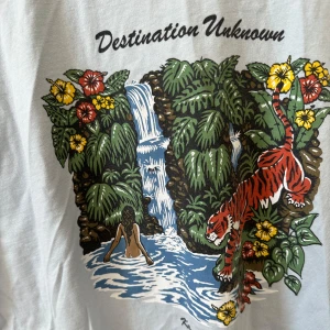 T-shirt Urban Outfitters helt ny - T-shirt Urban Outfitters helt ny stl L.