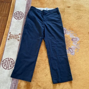 Dickies chinos  - Jätte sköna skate chinos använda några gånger helt å hållet ny skick sitter ganska baggie