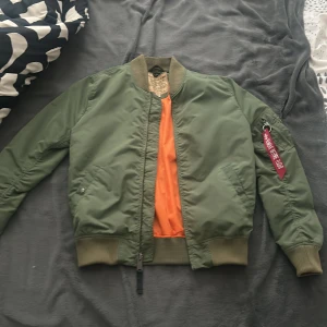 Alpha Jack  - Fortfarande ny har det på mig två gånger 