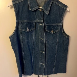 Jeans jacka  - Säljer denna jeans jacka, köp gärna med köp nu❤️