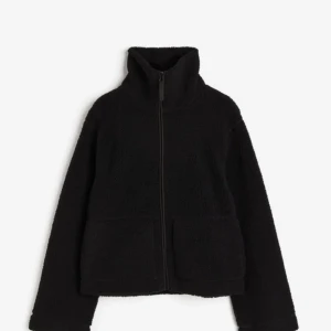 Teddyjacka - Supermysig teddyjacka från hm köptes i vintras men har inte kommit till så mycket användning❤️