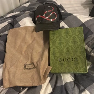 Gucci snake keps  - Bra skick inga skador storlek m 57 cm kom privat för fler bilder och frågor