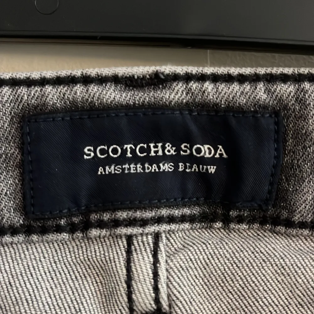 Säljer dessa oanvända Scotch & Soda sklim tapered jeans , skriv gärna vid minsta intresse 😊. Jeans & Byxor.