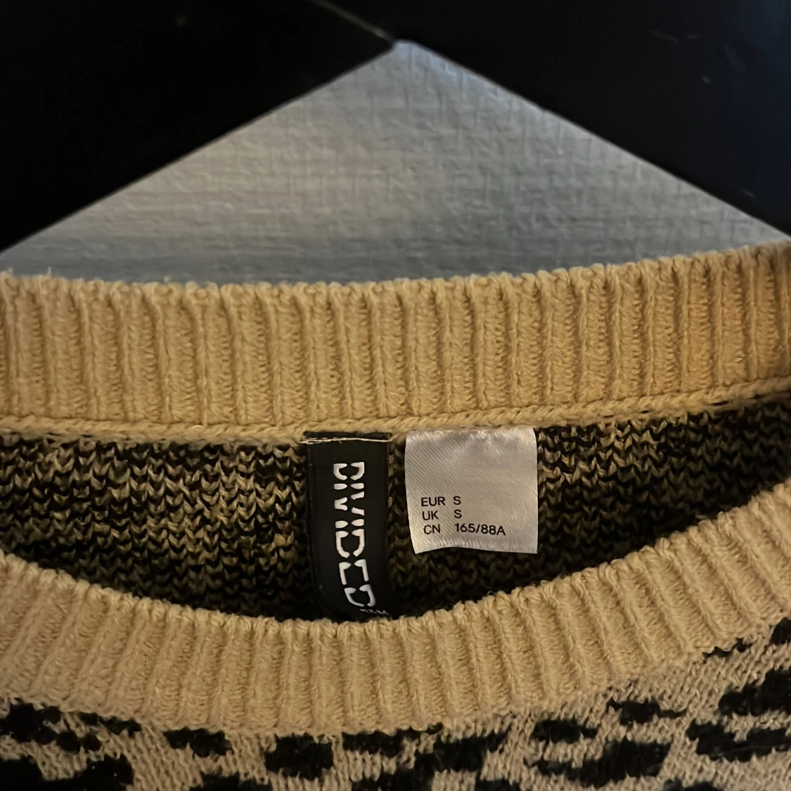 Stickad leopardtröja  - 93