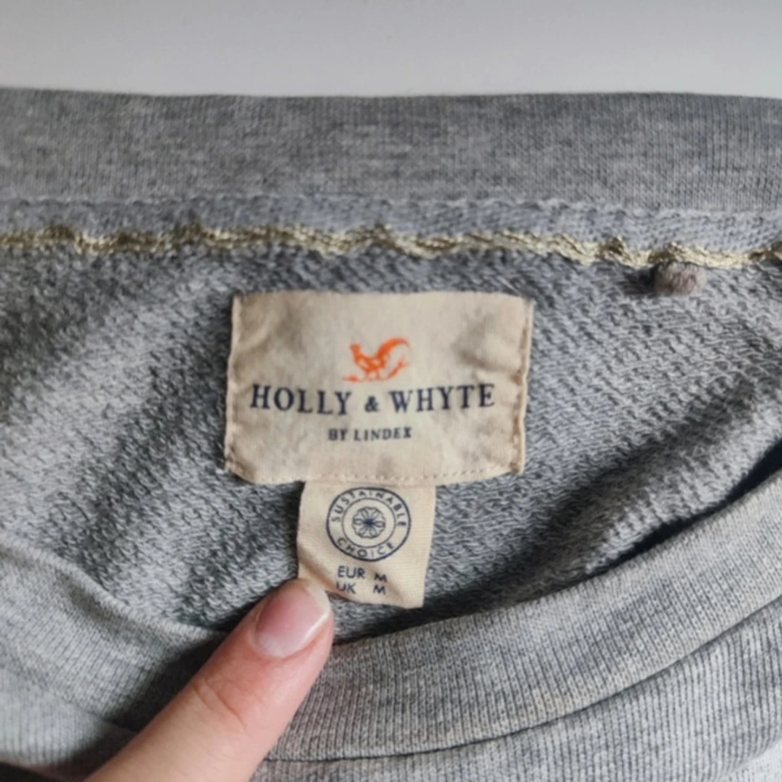 Grå tröja me guld paljetter  - 90