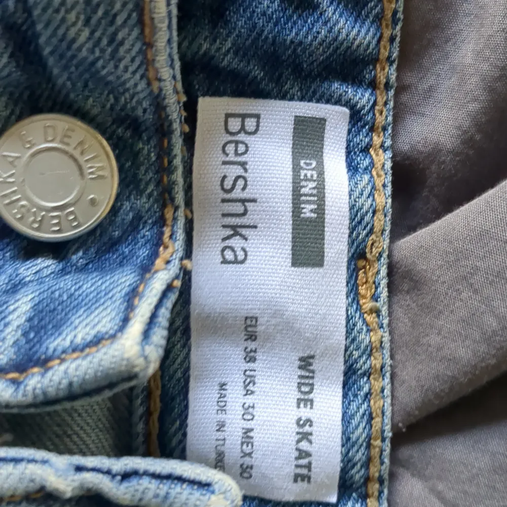 blåa baggy jeans från bershla. Jeans & Byxor.