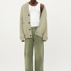 Heavy knit cardigan  - En riktigt fet beigefärgad cardigan i storlek L. Riktigt tung knit och sitter boxy, lite oversized. Använd fåtal gånger och har inga signs of wear. WEEKDAY Luca heter modellen och finns inte att köpa längre.