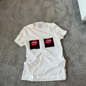 Limitato t-shirt  - Säljer denna snygga limitato t-shirt. Skick 9/10 använd några gånger men inget som märks. Vid fråga eller fundering hör av dig!
