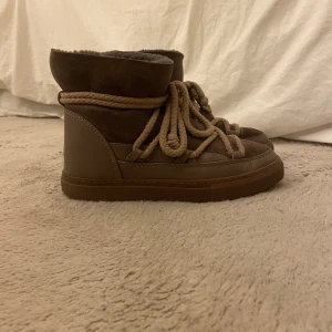 Inuikkii - Säljer mina inukkiis! Den bruna färgen, som nya storlek 37! Köpte för 2600 säljer för 1500!