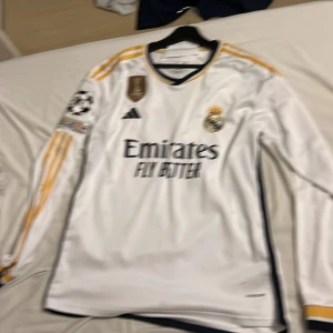 real madrid tröja, vini jr - strorlek M