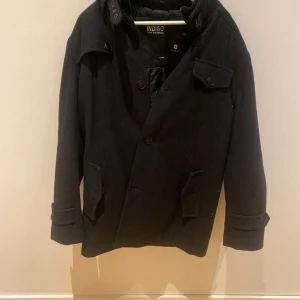 Rock - Säljer nu en snygg rock inför vintern från indicode jeans. Kappan är i väldigt bra skick och kostar 1800 ny. Vid frågor är det bara att höra av sig 