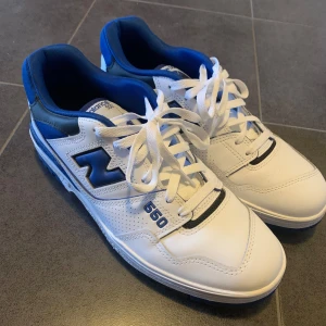 New Balance 550 - Säljer mina New Balance 550. Nyskick knappt använda. Endast skor medföljer. Storlek 44