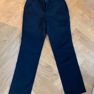 Carhartt workpants L  - Säljer ett par helt nya carhartt byxor i storlek L. 
