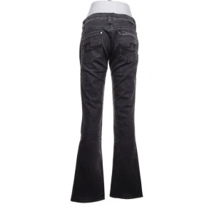 Hugo Boss Jeans - Boss Hugo Boss Jeans 👖 SÅ snygga grå/svarta jeans, strl 28/34☀️ passar fint till det mesta och supersköna!! Pris kan diskuteras osv🤗🤗🤗