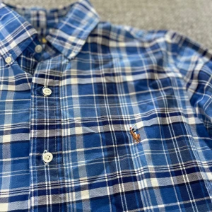 Ralph lauren flanell - Tvär najs rutig skjorta från Ralph lauren. Inga defekter. Kom privat om du har frågor. 