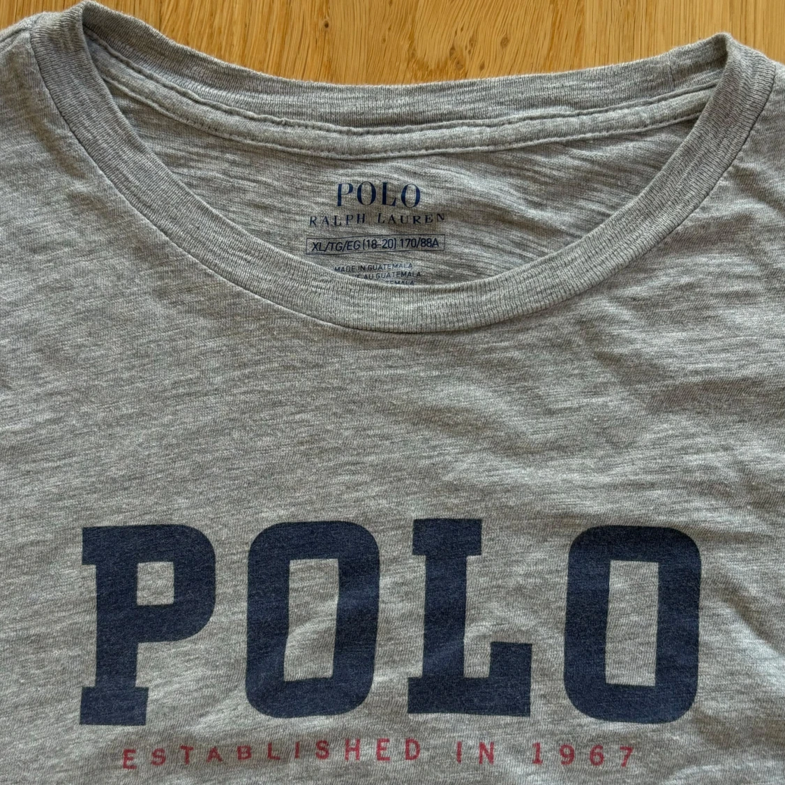 Grå polo tröja  - 91