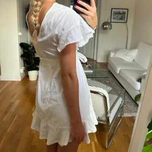 Klänning Nelly - Superfin klänning från H&M❤️🌸 Använd men i fint skick 