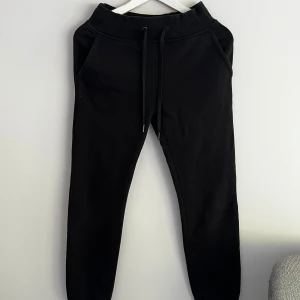 Peak performance Mjukisbyxa - Använda byxor från Peak performance men i väldigt gott skick.