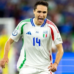 Italien EM tröja - Säljer min äkta Italien EM 2024 tröja i vit färg, köpt från adidas hemsida för nypris inga synliga tecken på användning.  Öppen för prisförslag och byten!