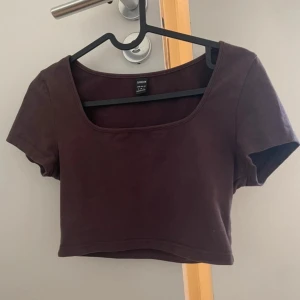 T-shirt (crop top) - Mycket bra skick