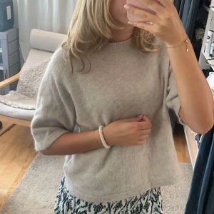 Other Stroies Tröja - Säljer min Other Stories tröja då den inte kommer till någon användning, i super gott skick utan defekter🩷 pris går att diskutera vid snabb affär💕