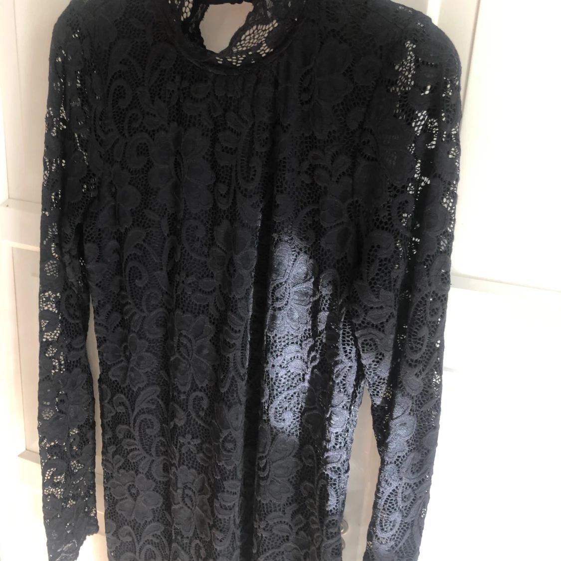 Svart spetsklänning - 91