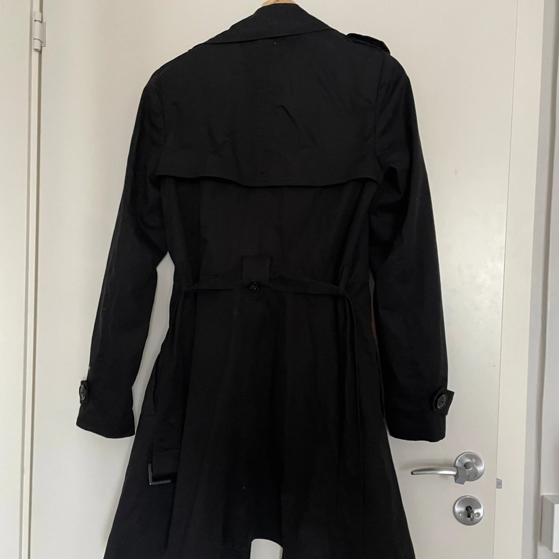 Svart Trenchcoat  - 91