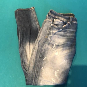 Smog denim jeans - Hej!, säljer nu mina smog denim jeans köpta på new yorker säljer pga av ändrad stil. Dom här jeansen är i storlek 29/30 även öppen för prisförslag!