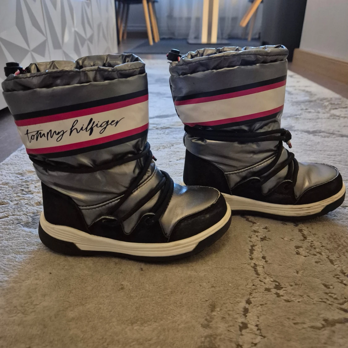 Silvriga moon boots från Tommy Hilfiger - 90
