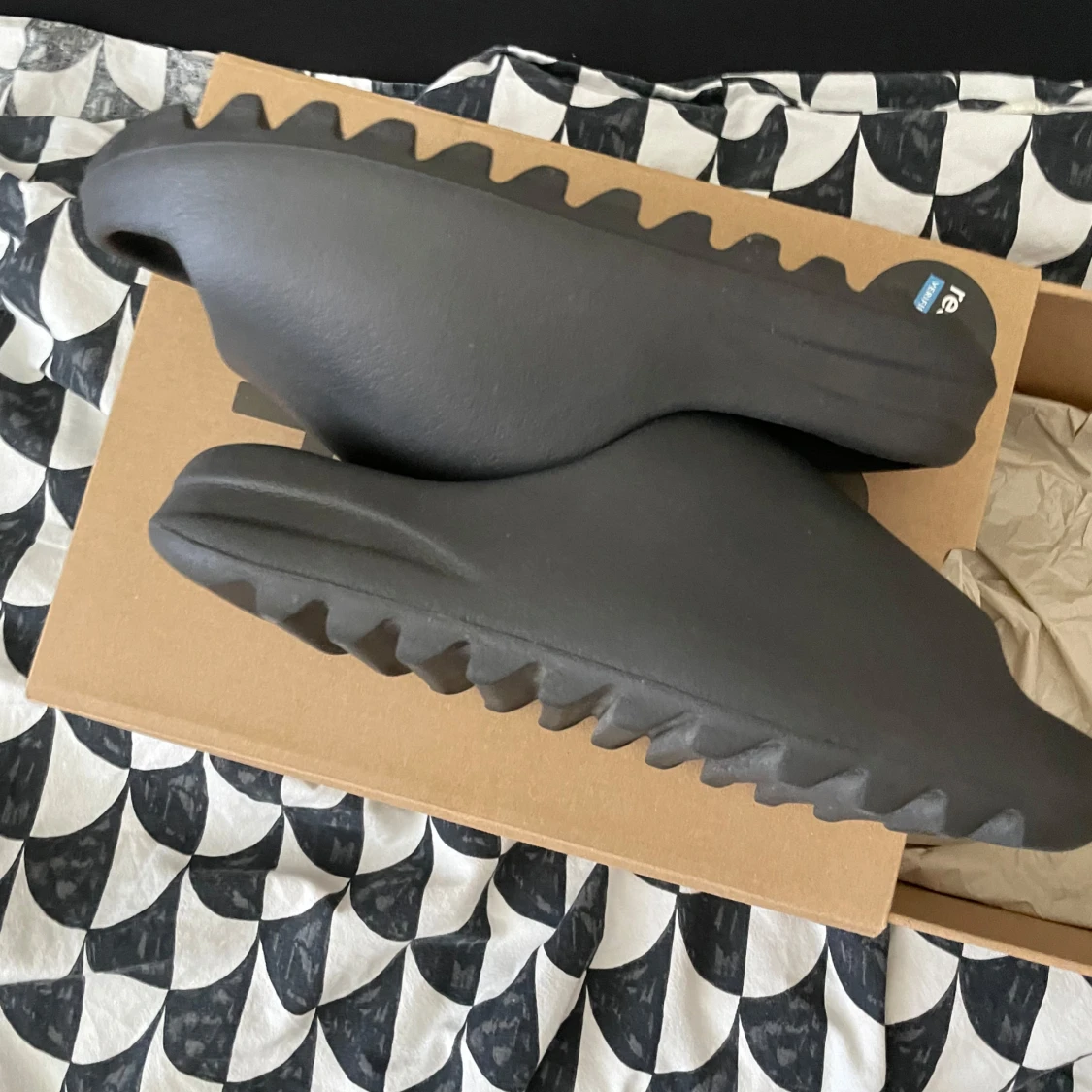 Yeezy slide onyx  - 92