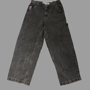 Gråa BigBoy-works - ✅Feta stone washed gråa Polar ”BigBoys” i väldigt bra skick med den OG loggan i storlek xs✅ 🤯Tror ej att dessa finns att köpa längre!🤯😤Nypris runt 1350kr Kom privat för fler frågor eller bilder 💸Priset är ej hugget i sten💸