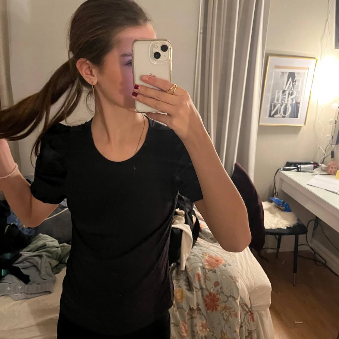 Svart T-shirt me puff armar