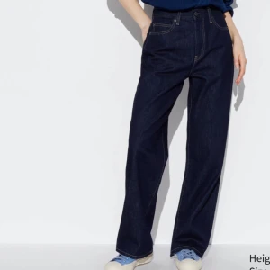 Wide straight jeans Uniqlo - Otroliga mörkblåa jeans i loose straight modell från Uniqlo. Storlek W26 L31. 